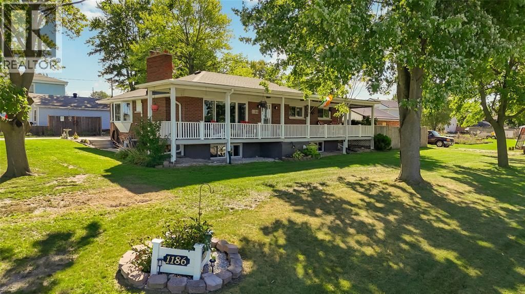 1186 St. Clair Parkway, St Clair