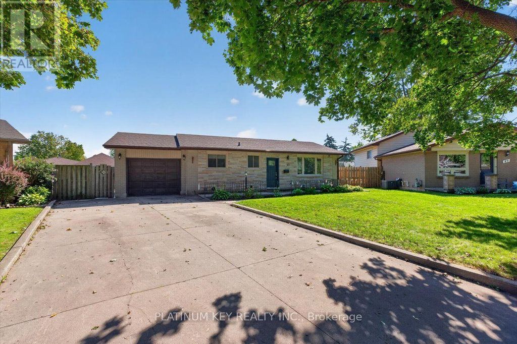 51 Garland Crescent, London East (east I)