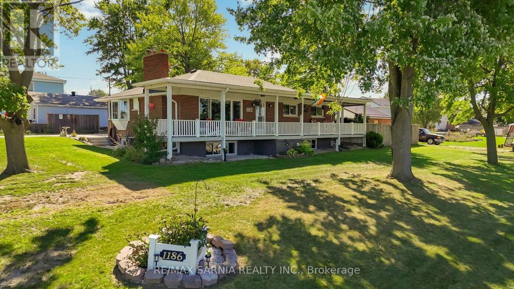 1186 St. Clair Parkway, St. Clair