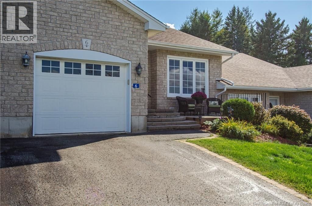 6 Mapleview Drive, Hampton