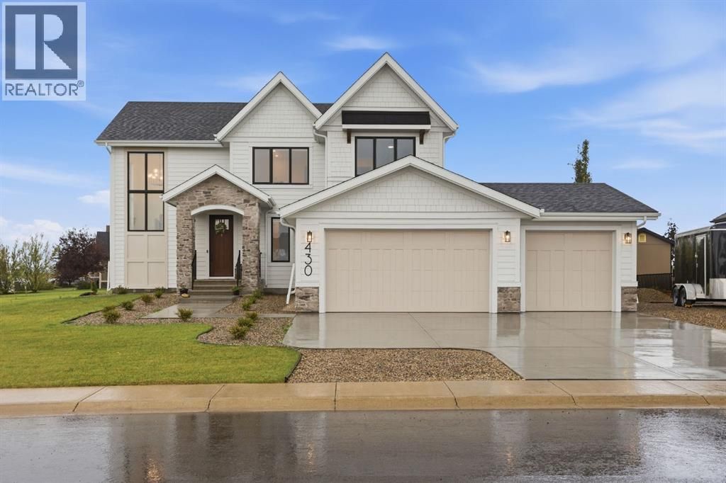 430 Monterra Bay, Cochrane Lake