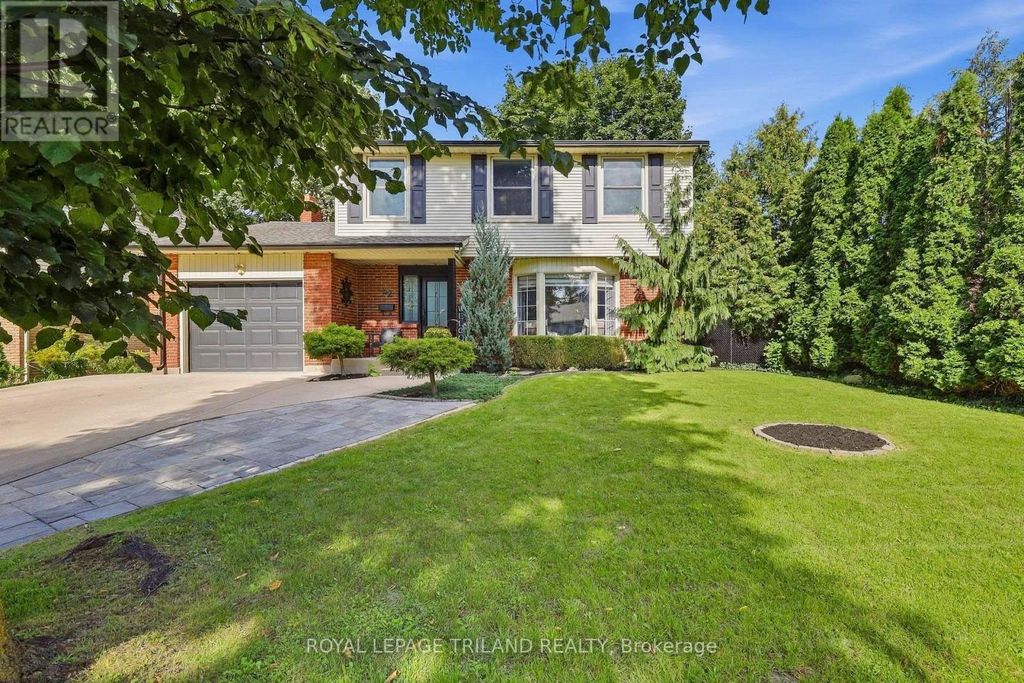 32 Hunter Woods Crescent, London South (south N)