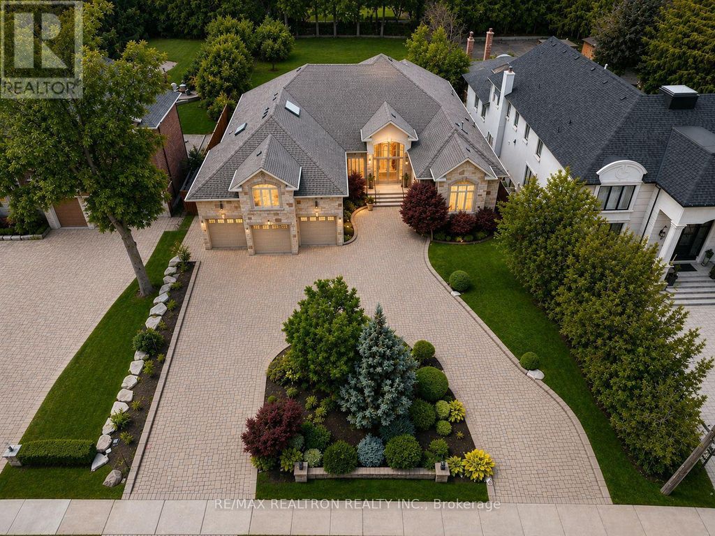 16 Boyle Drive, Richmond Hill (south Richvale)