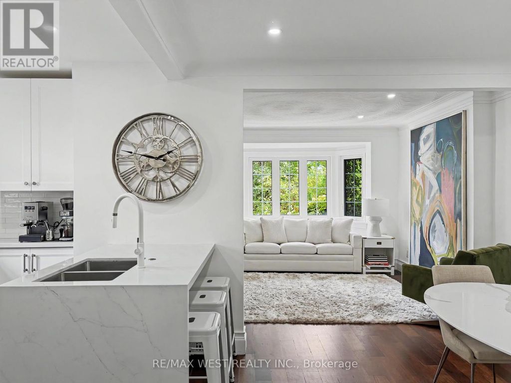 12 Brentwood Road S, Toronto (stonegate-Queensway)