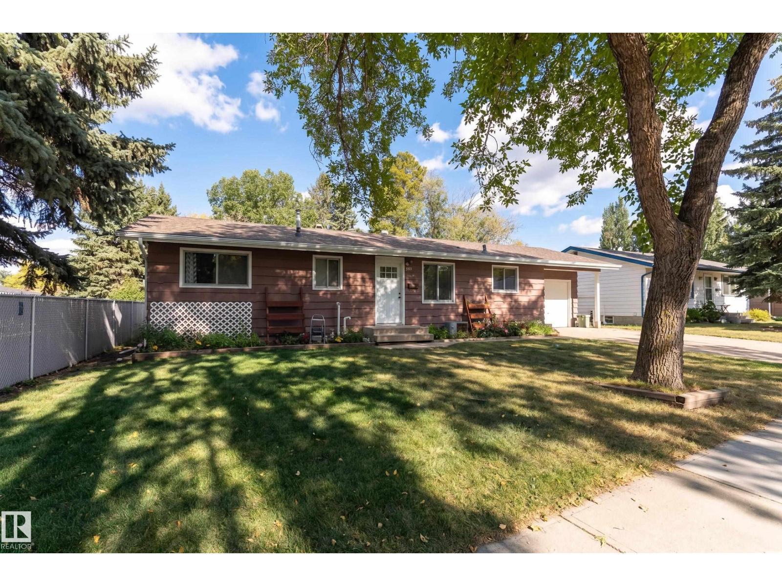 993 Cedar St, Sherwood Park