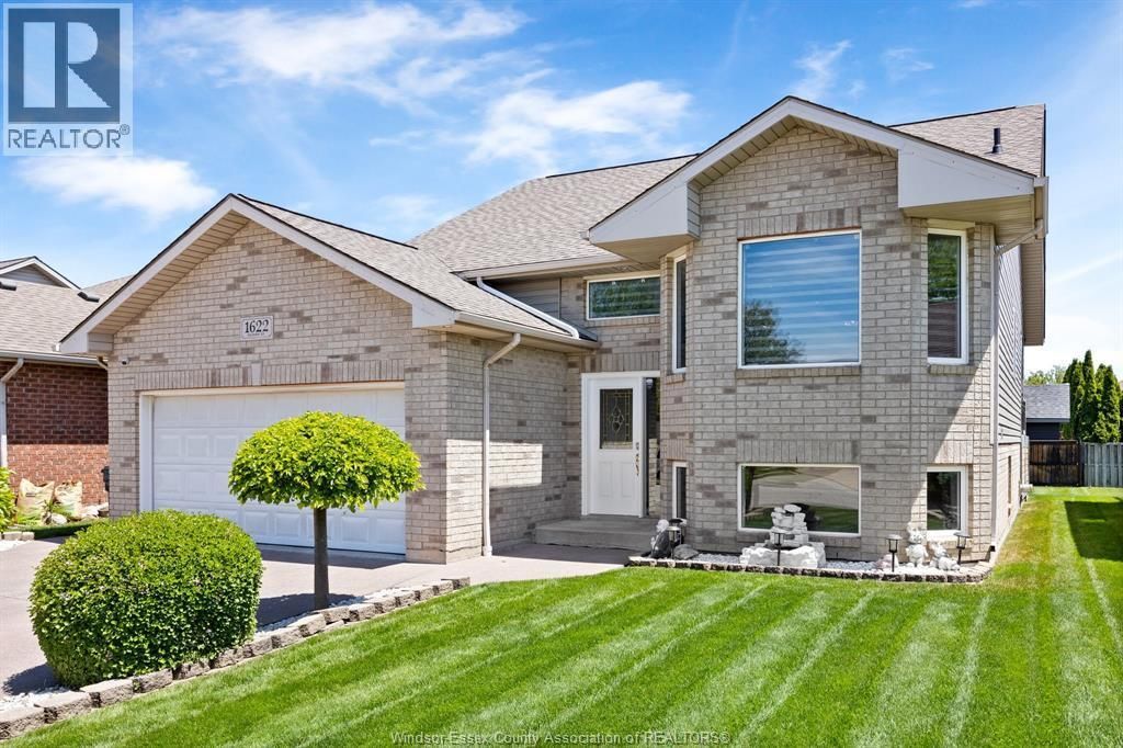 1622 Clover, Windsor