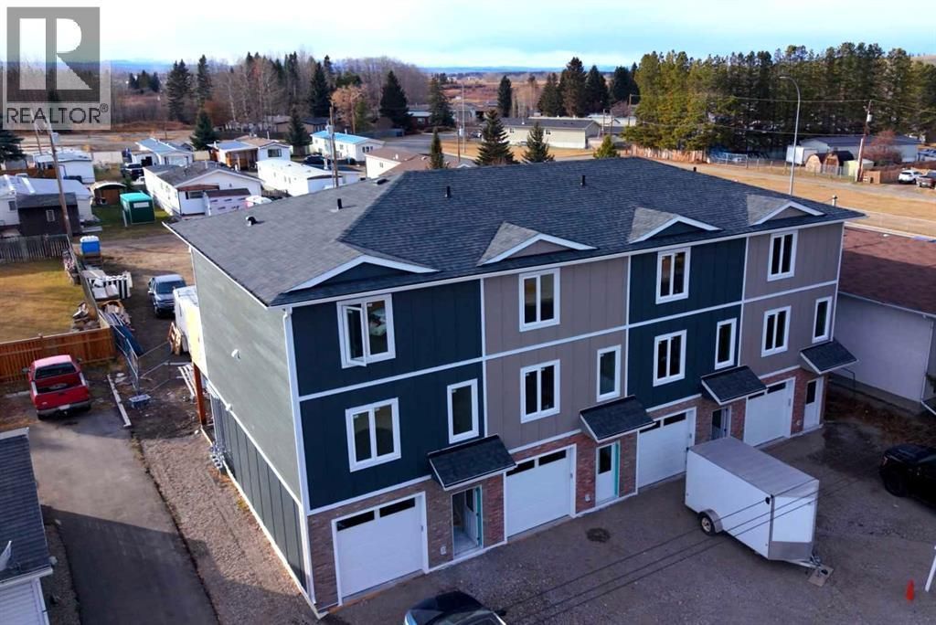 3, 106 4 Street Nw, Sundre