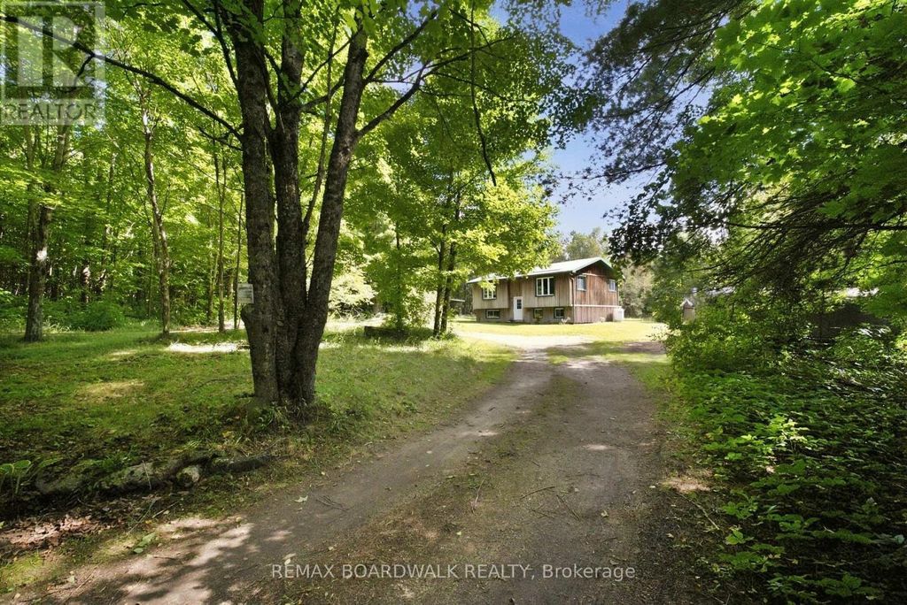 6043 511 Highway, Lanark Highlands