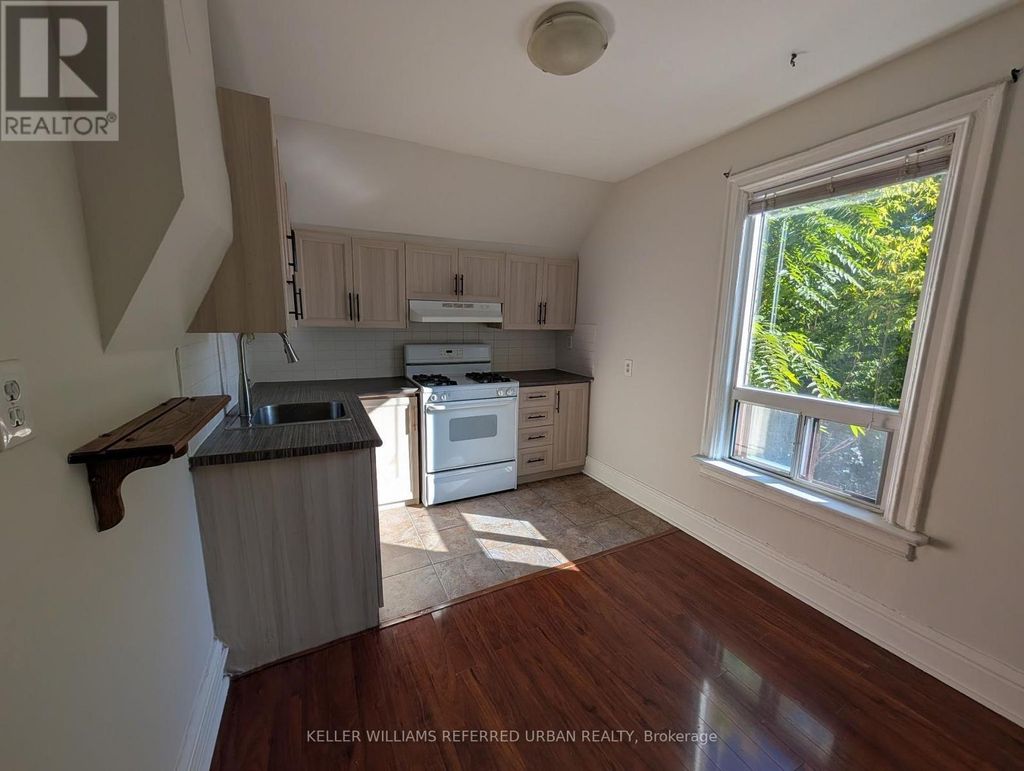Upper - 591 Jane Street, Toronto (runnymede-Bloor West Village)
