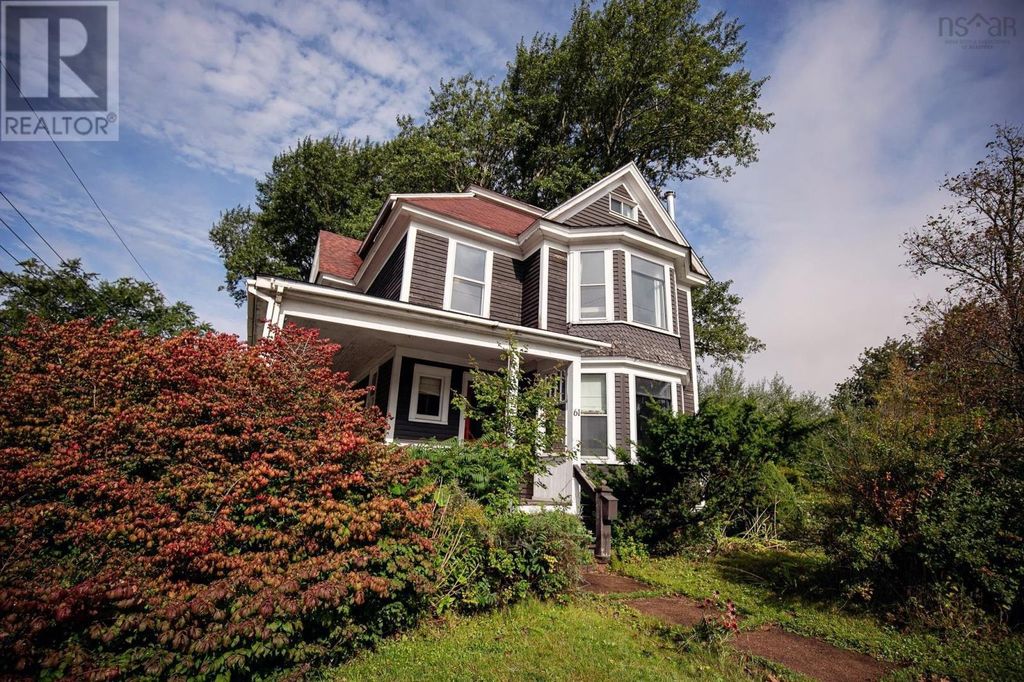 61 Victoria Street W, Amherst