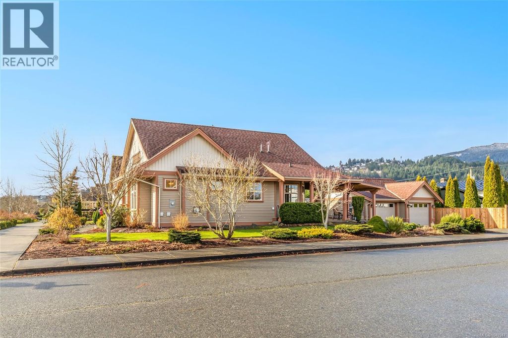 421 Poets Trail Dr, Nanaimo