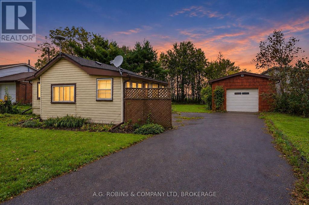12040 Lakeshore Road, Wainfleet (lakeshore)