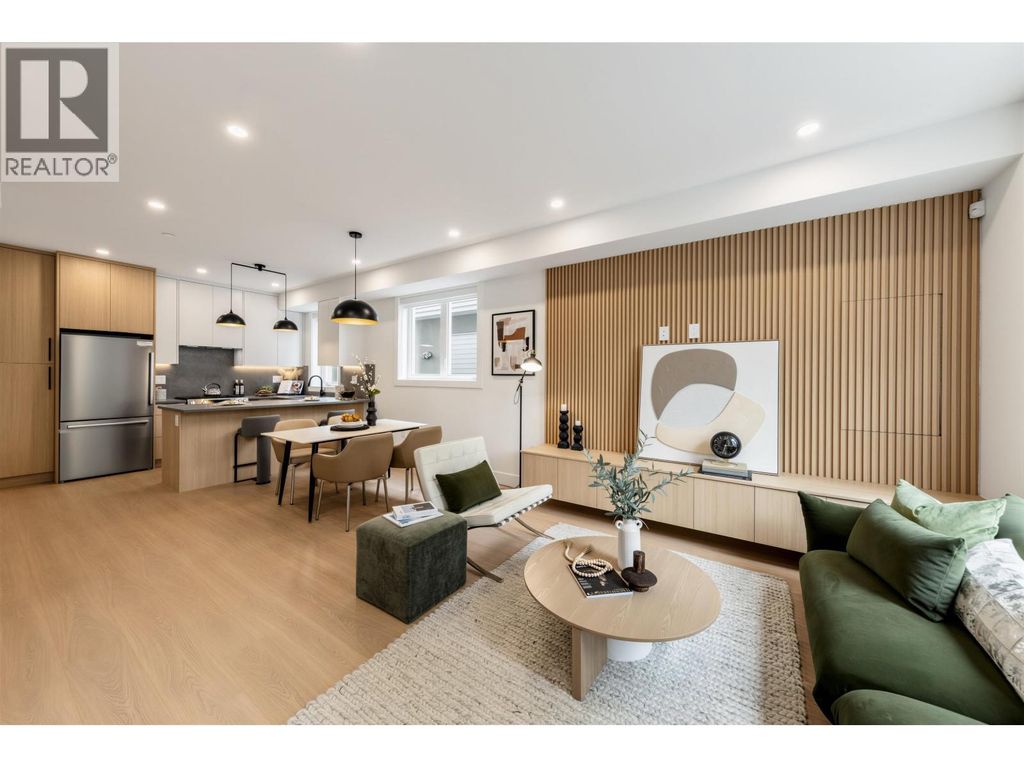 2 3268 E 18 Avenue, Vancouver