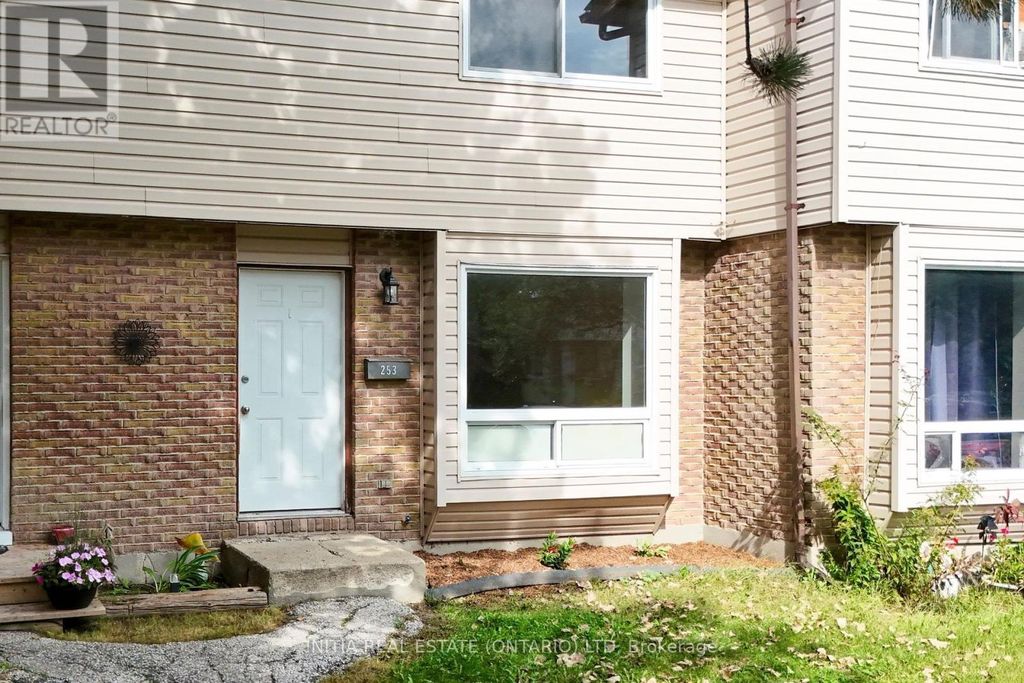 253 Hampton Avenue, Sarnia