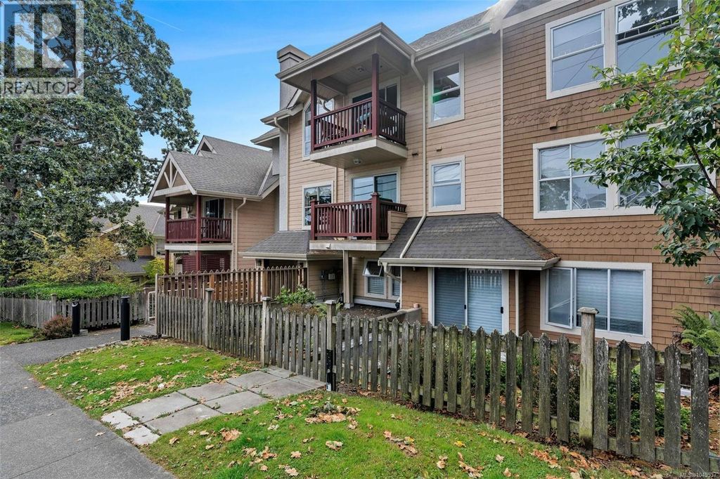 305 1593 Begbie St, Victoria