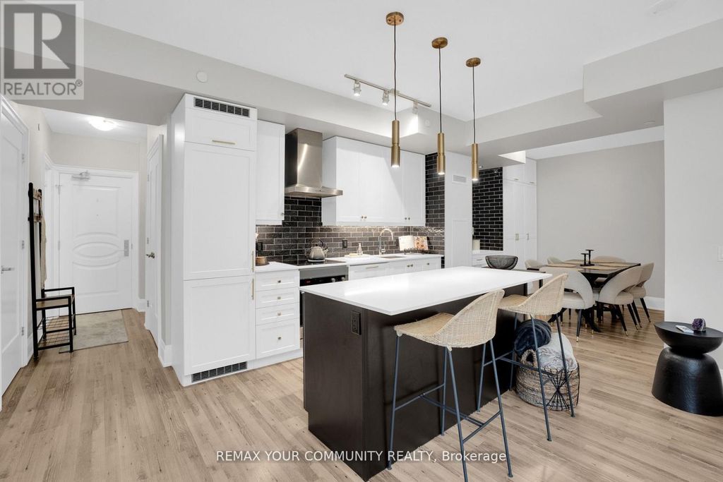 523 - 9085 Jane Street, Vaughan (concord)