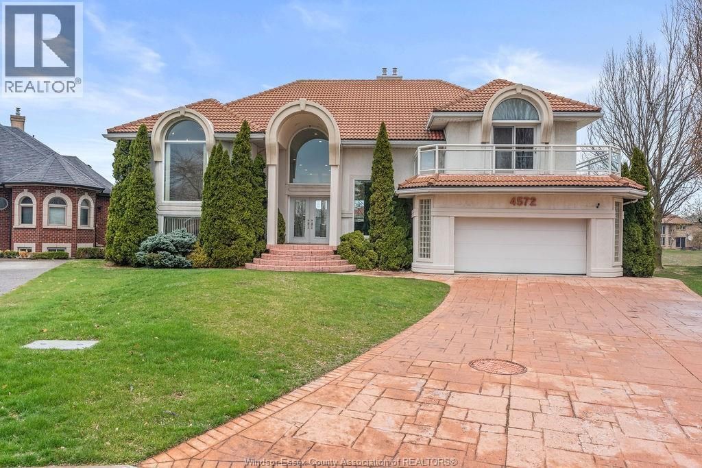 4572 Lake Grande Court, Windsor