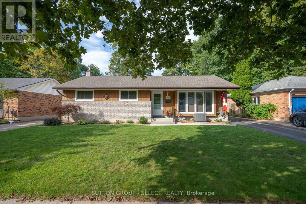 1679 Estevan Road, London North (north C)
