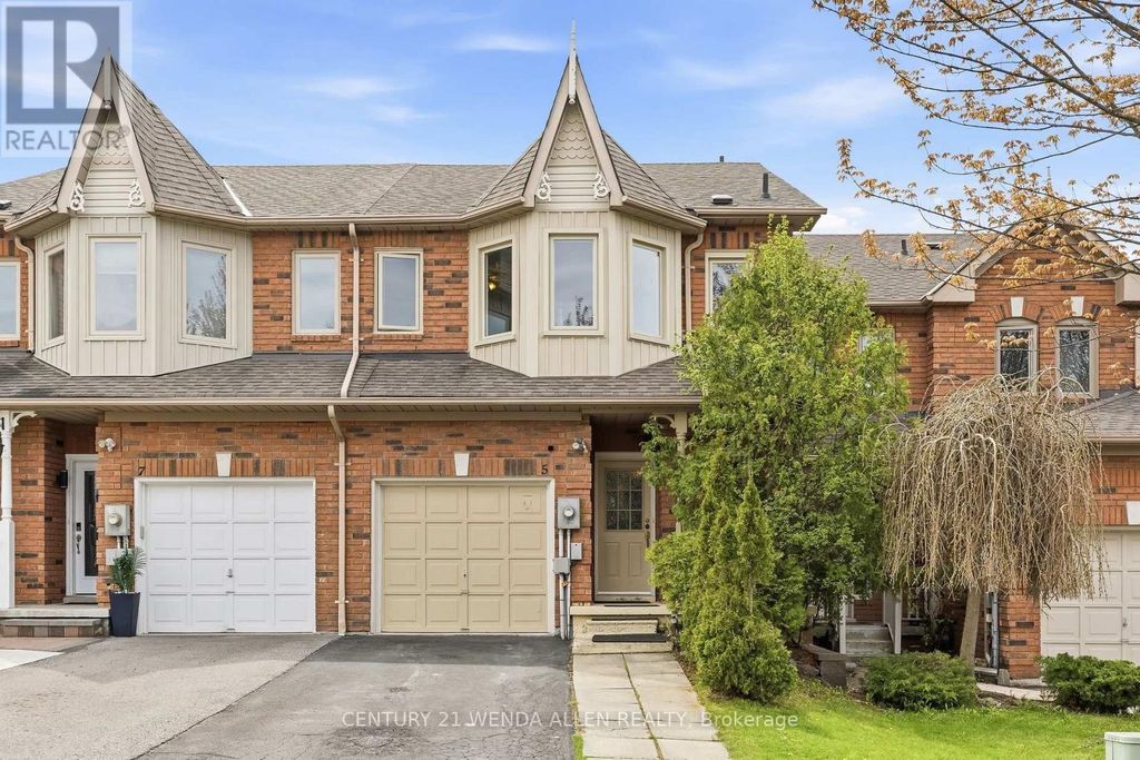 5 Jays Drive, Whitby (williamsburg)