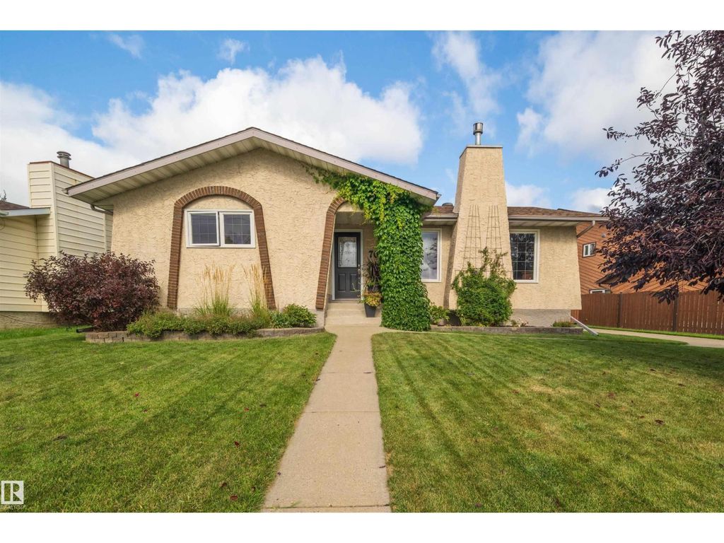 704 Warwick Rd Nw, Edmonton