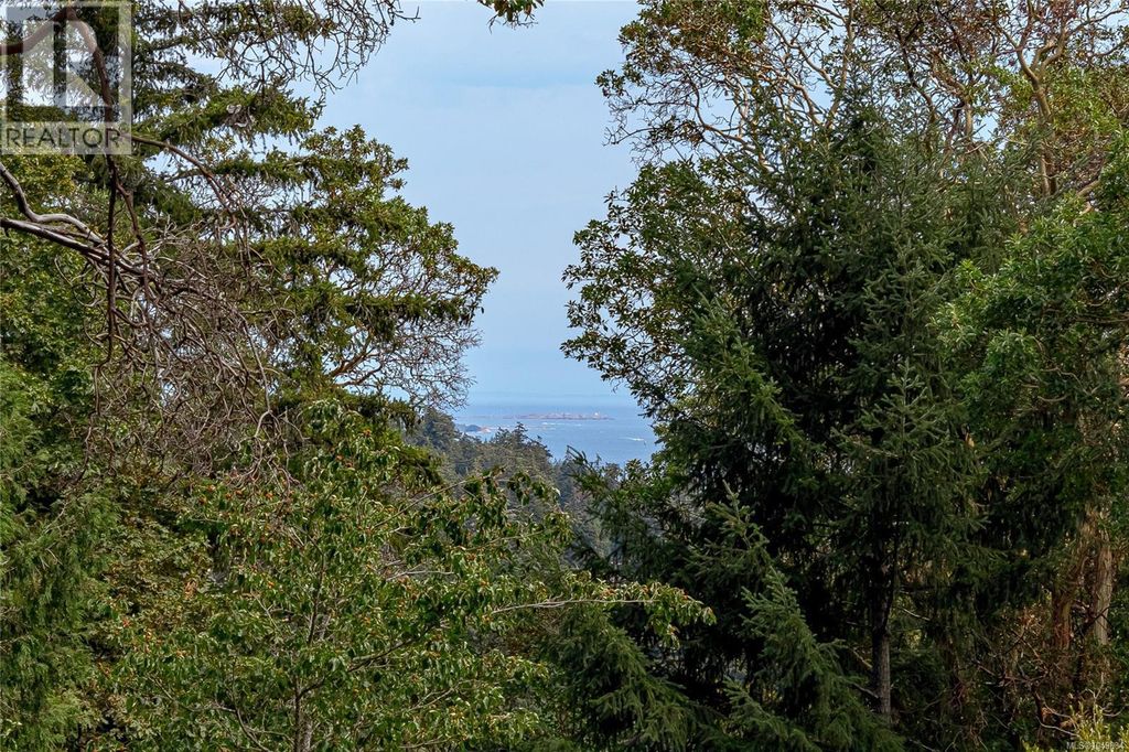 3330 Ravenwood Rd, Colwood