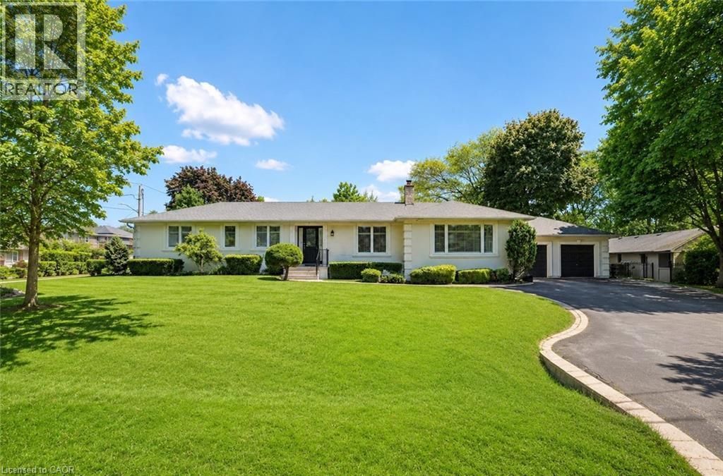 281 Pinehurst Drive, Oakville