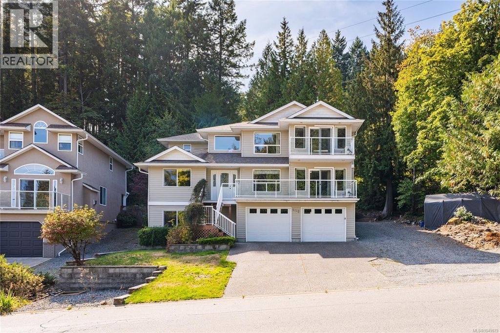 452 Thetis Dr, Ladysmith