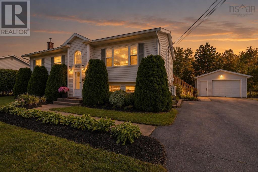 1027 Club Crescent, New Minas