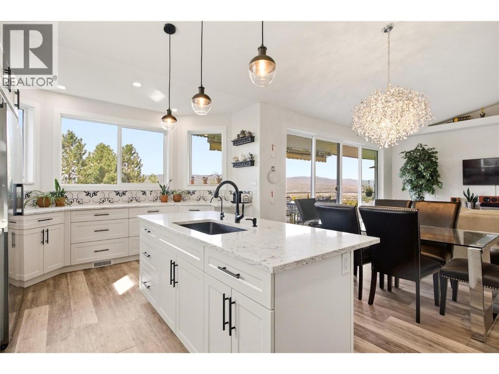 724 Lone Pine Drive, Kelowna