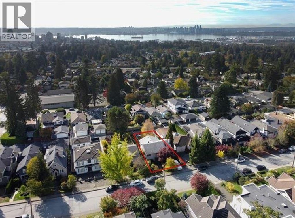 221 W 28th Street, North Vancouver