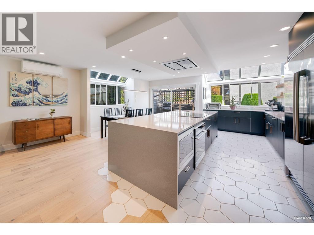 2022 Chesterfield Avenue, North Vancouver