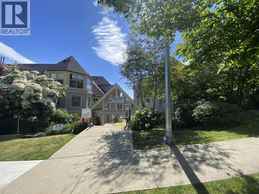 211 214 Eleventh Street, New Westminster