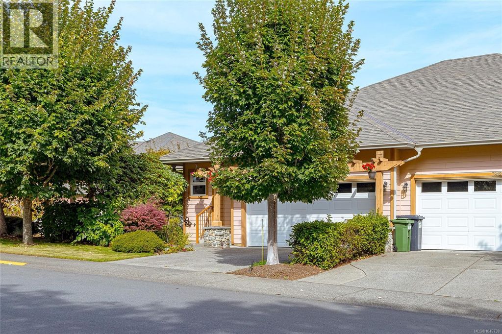 7921 Polo Park Cres, Central Saanich