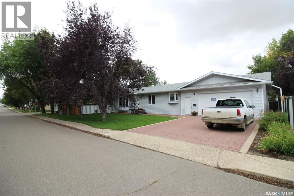 613 4th Street W, Shaunavon