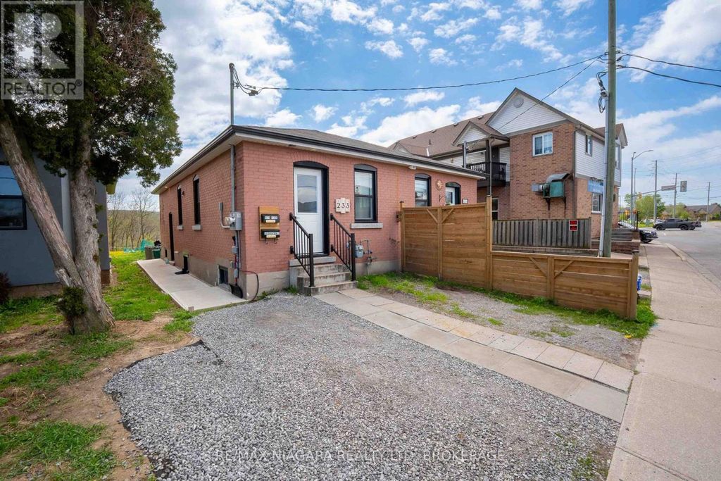Upper - 233 Pelham Road, St. Catharines (western Hill)