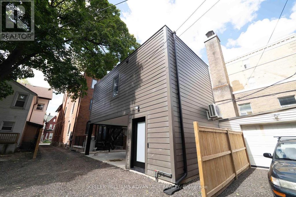 Laneway Apartment - 23 Ross Street, Toronto (kensington-Chinatown)