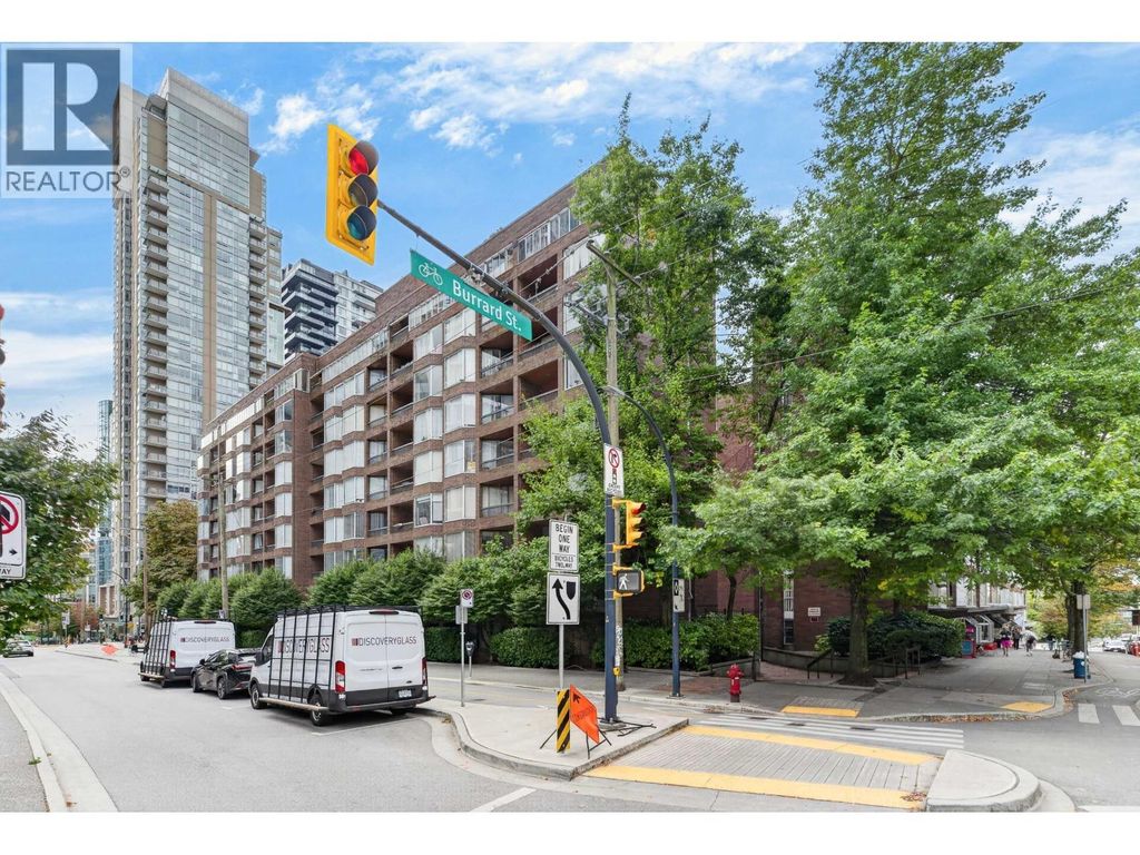 313 950 Drake Street, Vancouver