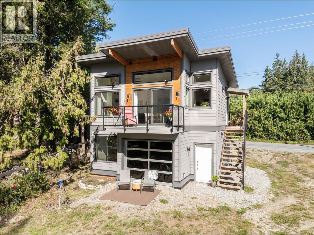 7835 Redrooffs Road, Halfmoon Bay