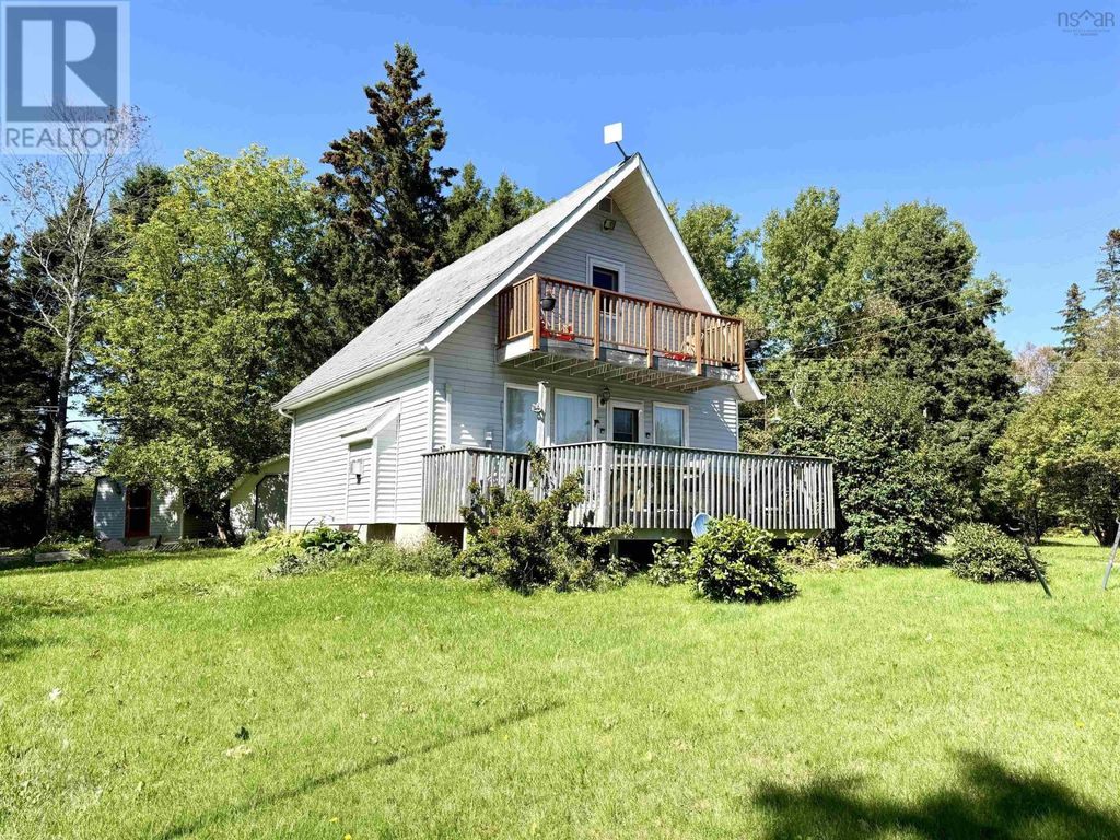 18 Brownell Lane, Amherst Shore