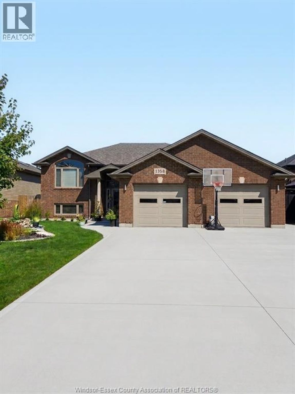 1358 Colonial Crossing, Lakeshore
