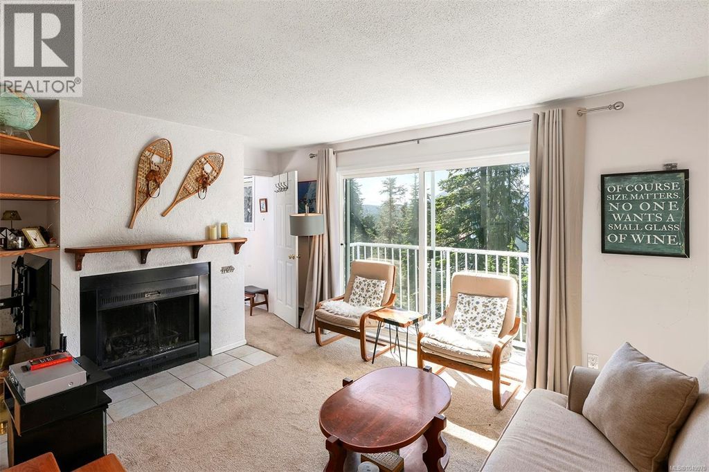 1 687 Castle Crag Cres, Courtenay