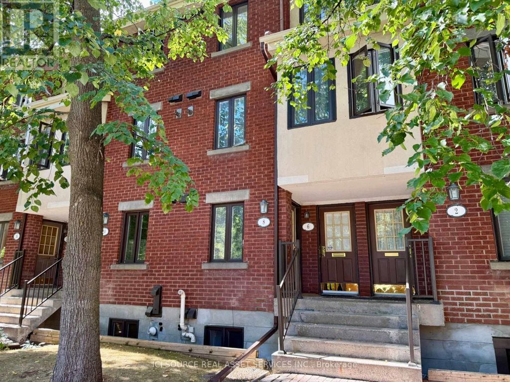 8 Blue Moon Private, Ottawa