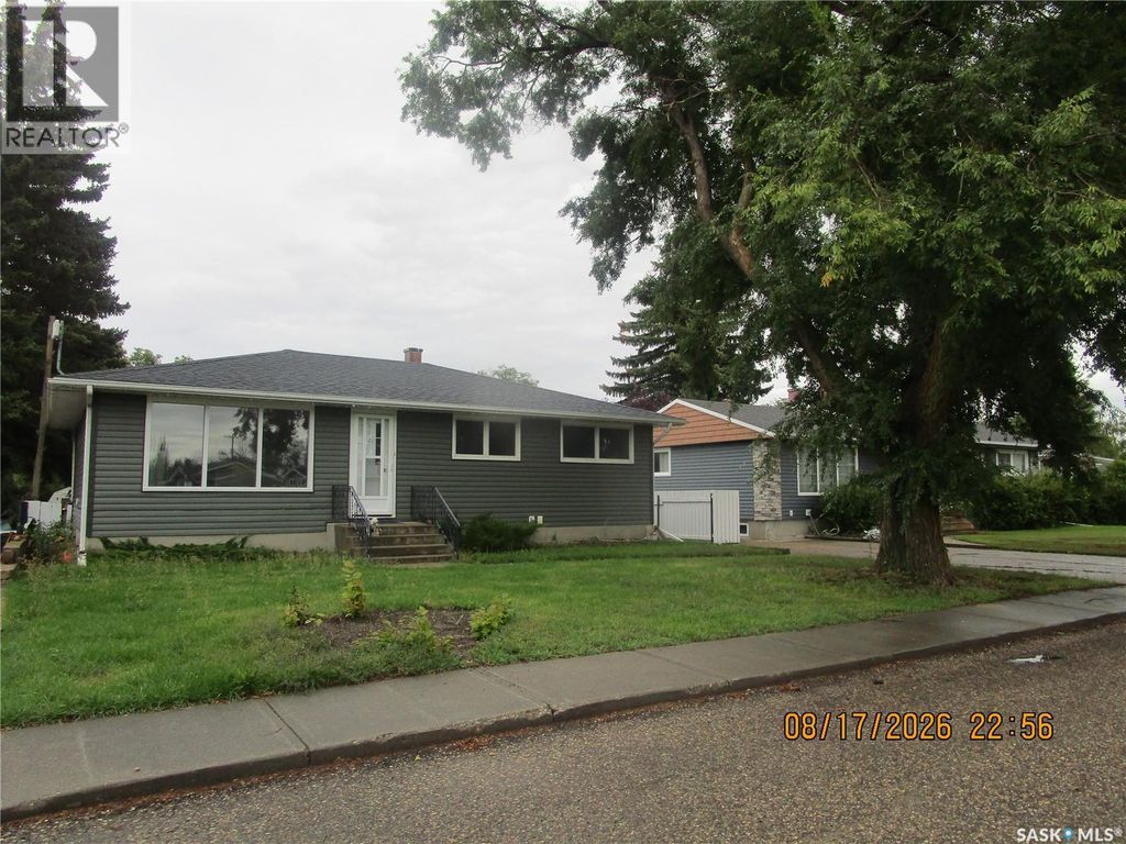 112 Wood Crescent, Assiniboia