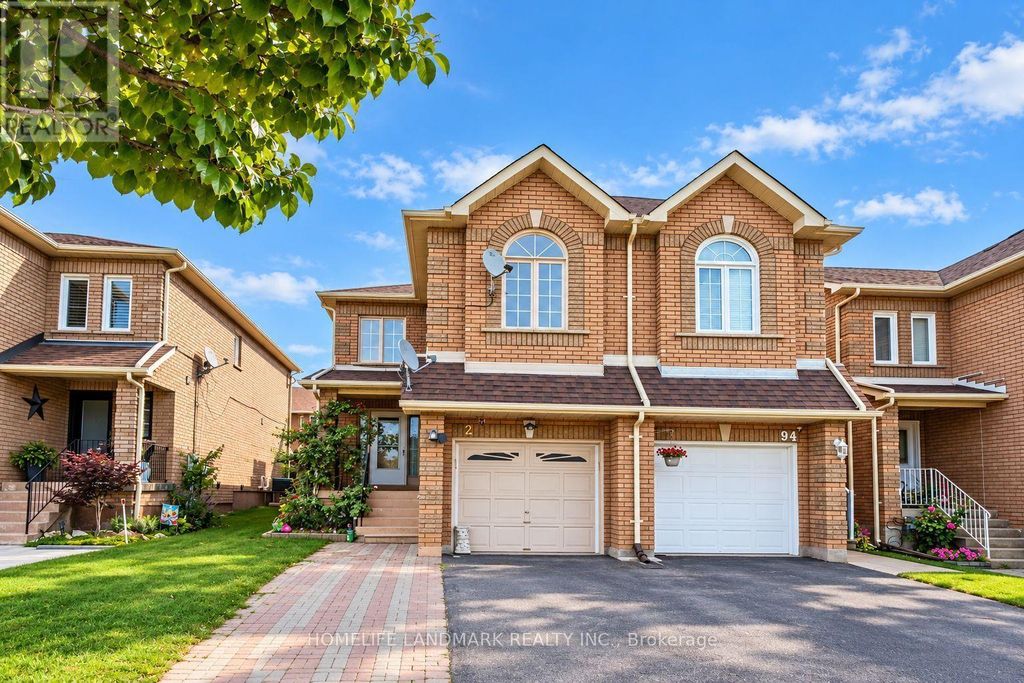 92 Denton Circle, Vaughan (maple)