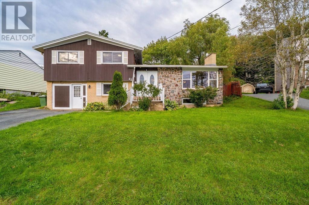 43 Lynn Drive, Dartmouth