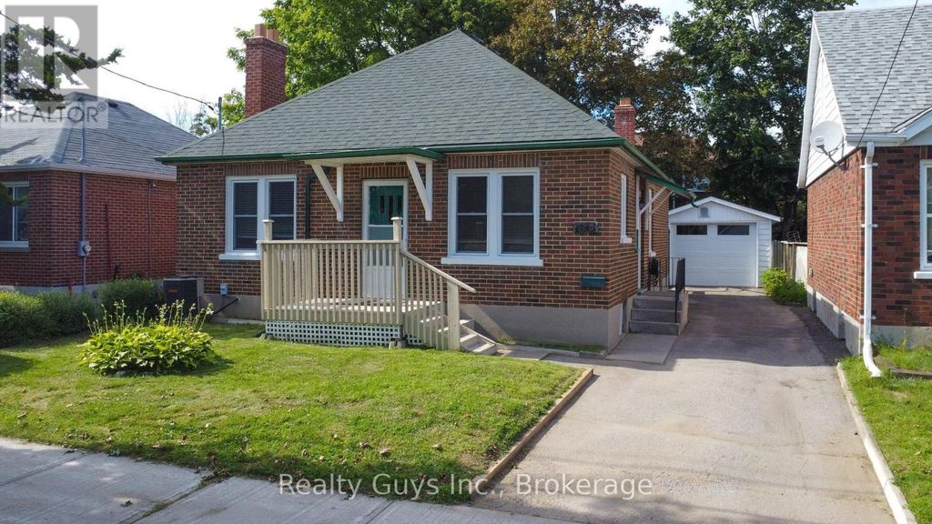 590 Mccannan Avenue, Peterborough (town Ward 3)