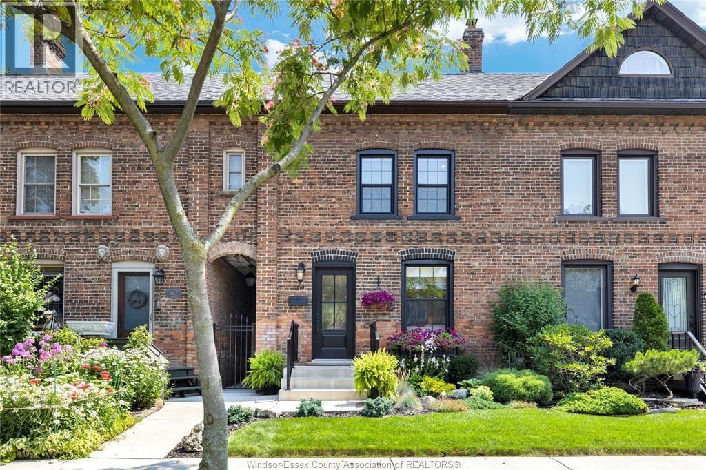 864 Monmouth, Windsor