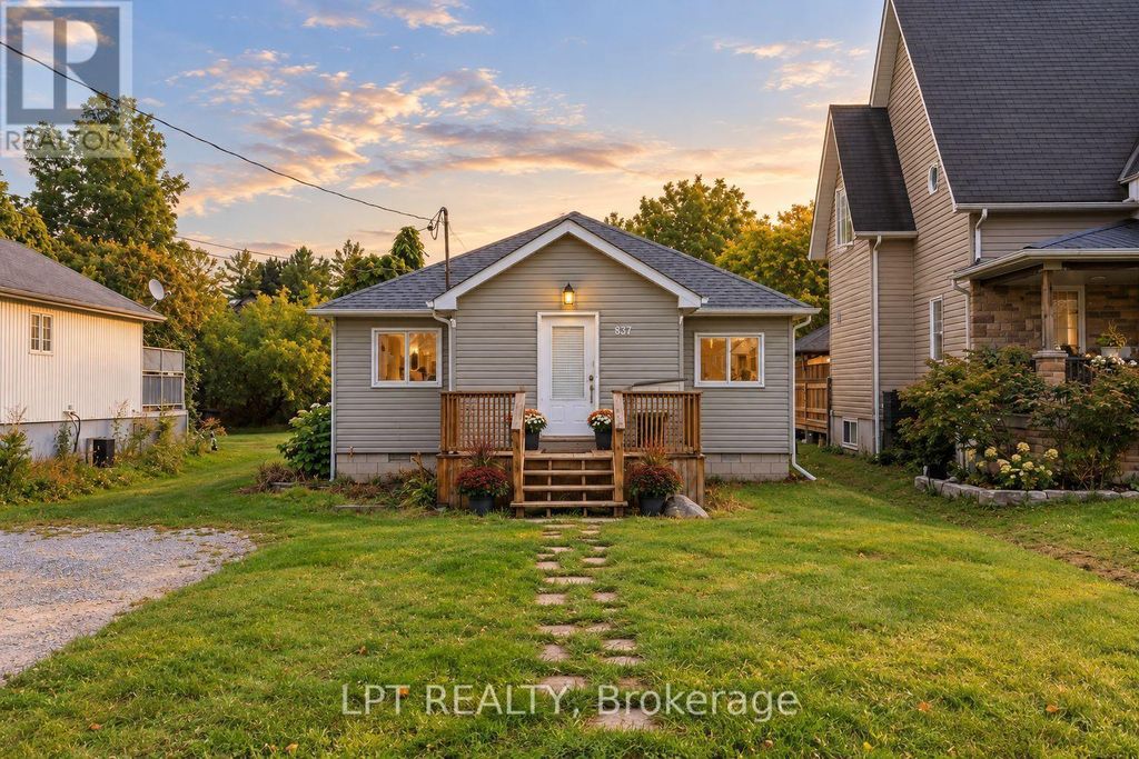 837 Montsell Avenue, Georgina (historic Lakeshore Communities)