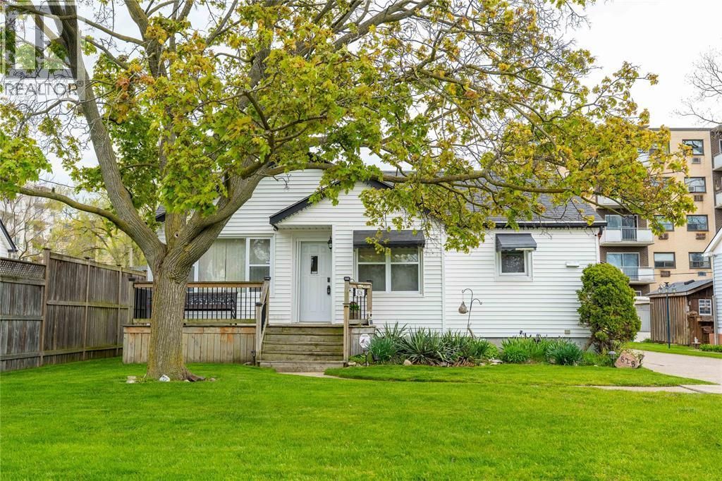 826 Lynwood Avenue, Sarnia