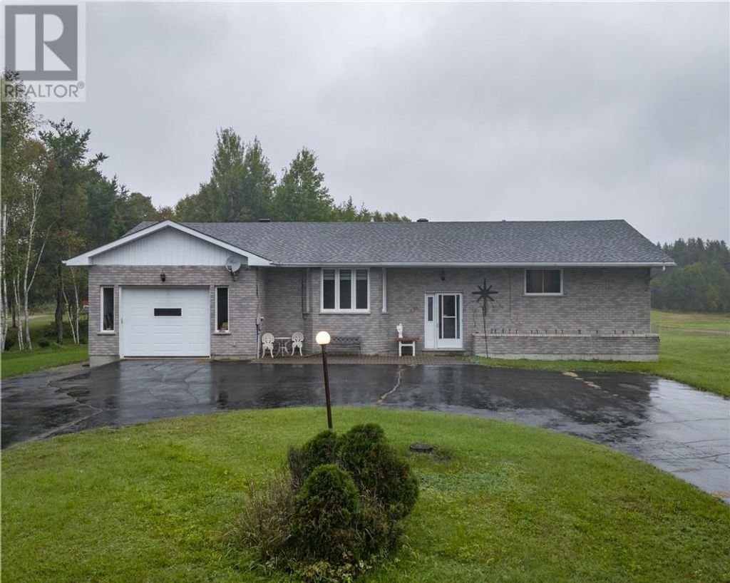 636 Gravel Drive, Hanmer